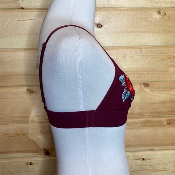 Victoria's Secret Lace Triangle Embroidered Roses - Picture 6 of 9